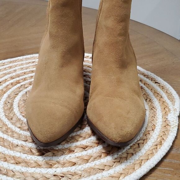 REPORT SIGNATURE IGGBY CHELSEA ANKLE BOOT IN Tan Suede Leather,  Size 7.5 - Picture 3 of 10